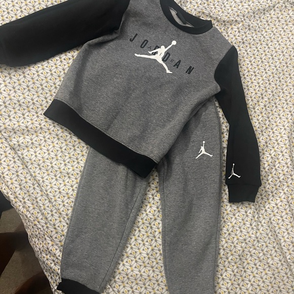 2 pc outfit good used condition - Picture 2 of 3